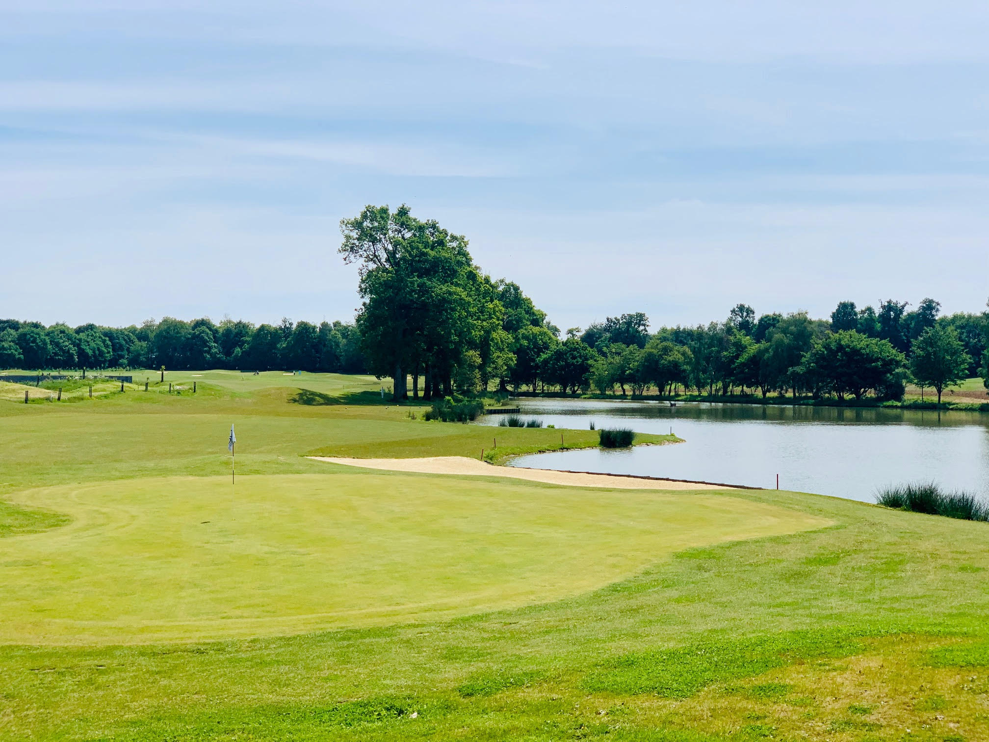Paysage du Golf du Bois Guy avec Lac